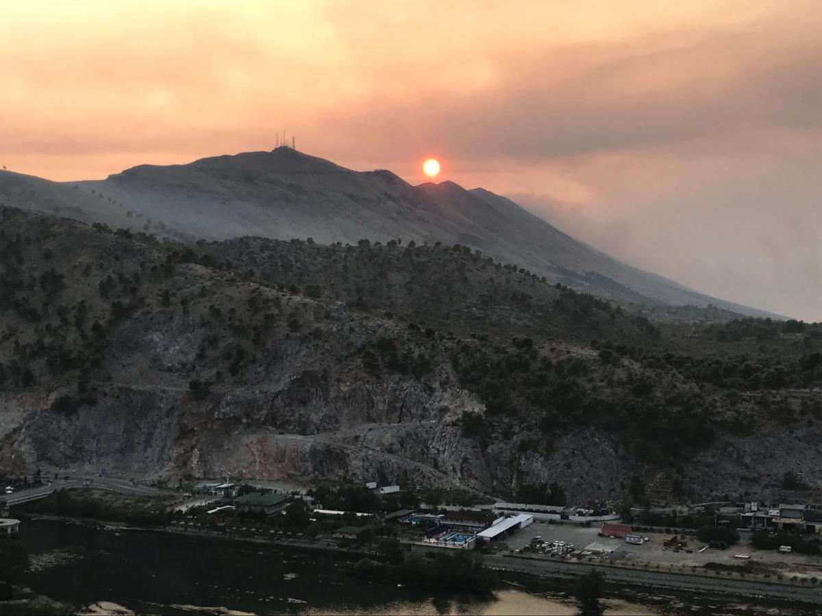 Sunset Hostel Shkodër エクステリア 写真